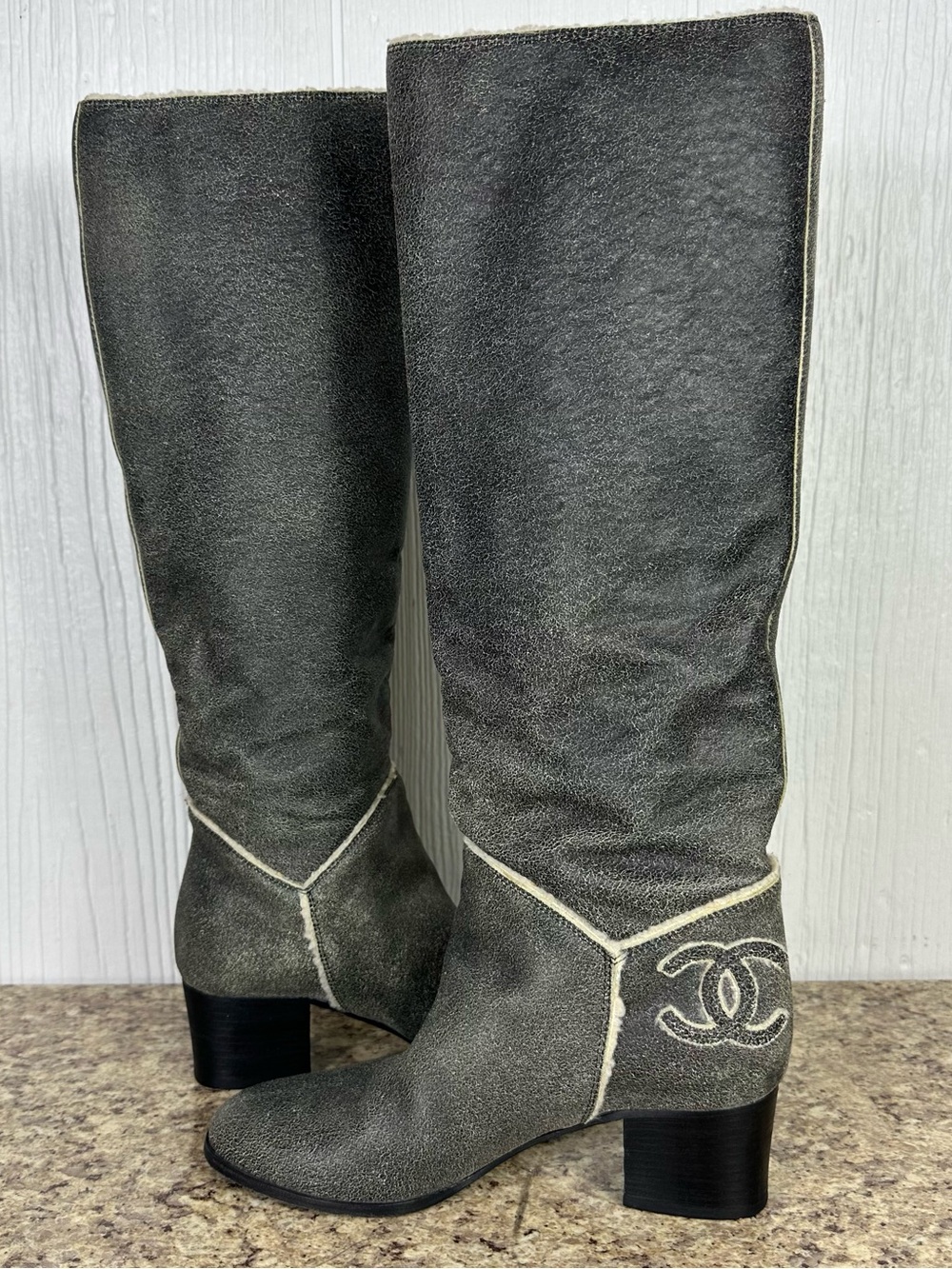 CHANEL Shearling Boots
Grey Distressed Leather 37.5 - Picture 3 of 15